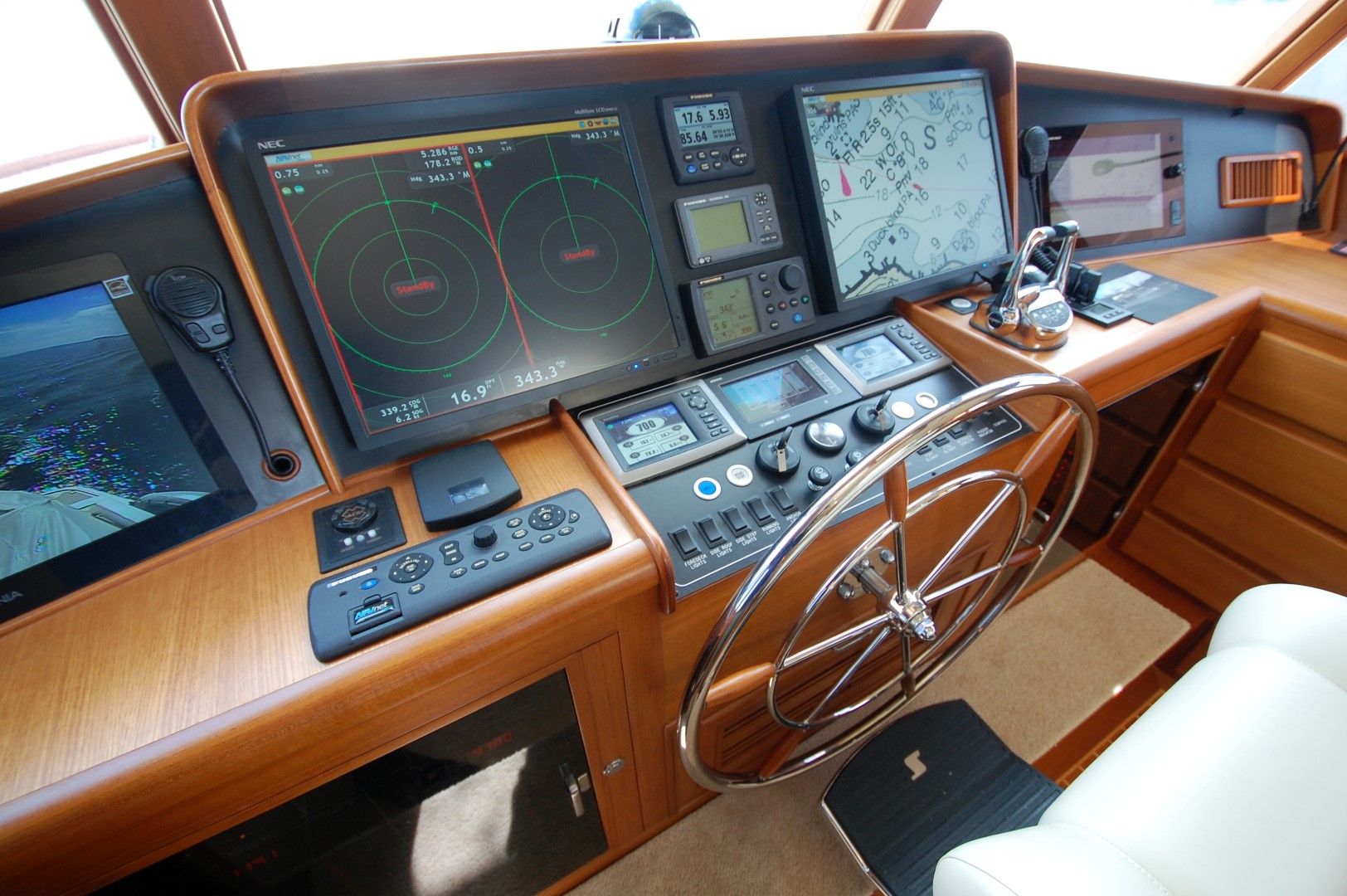 yacht electronic services